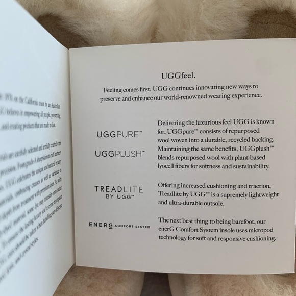 SOLD - Ugg Cozy II Slippers Little Kid Size 3 - Picture 5 of 7